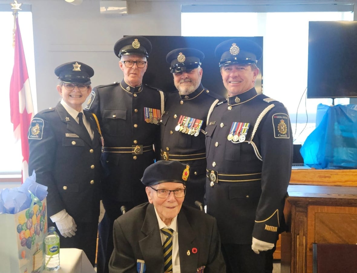 110-year-old Fort Erie, Ont., man says to treat others as you'd like to be treated