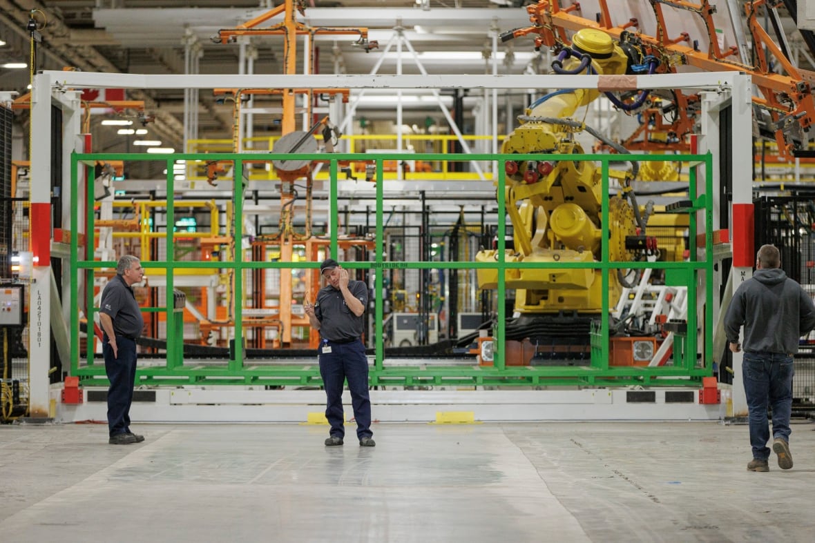 Hundreds of workers laid off at Ingersoll, Ont., assembly plant as GM halts production