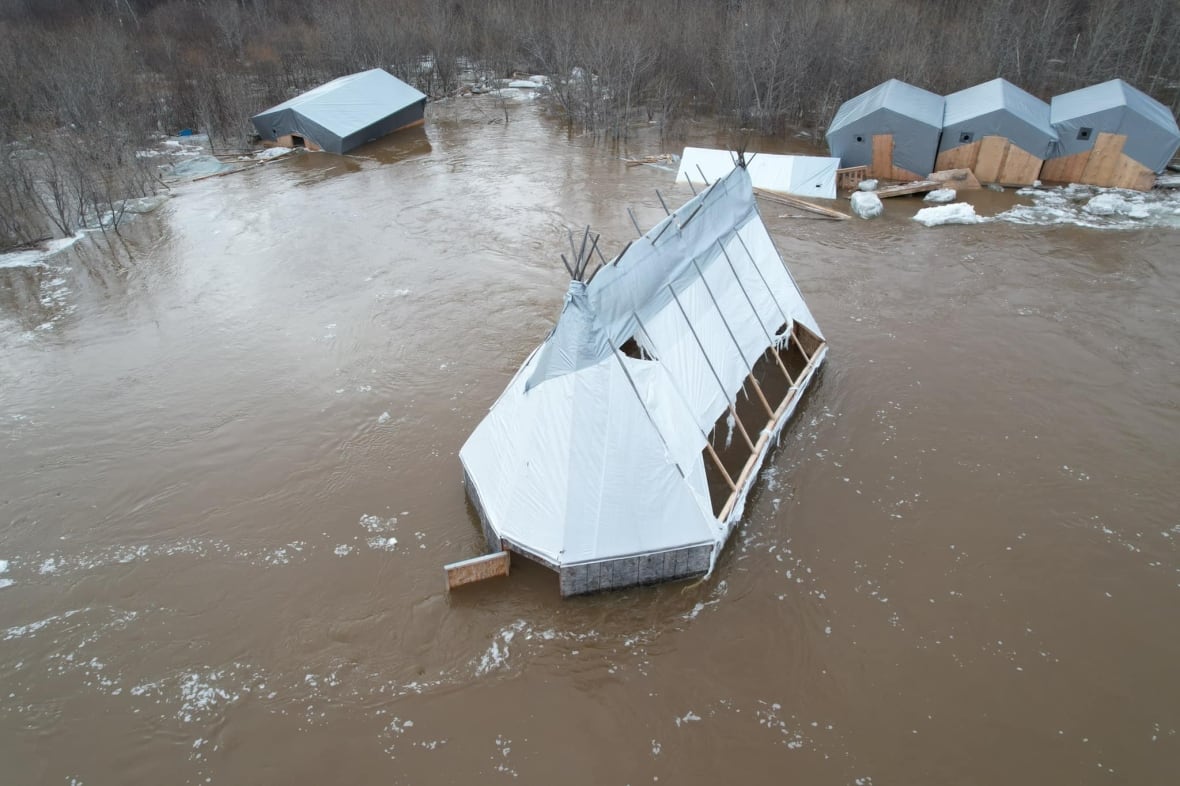Kashechewan First Nation in northern Ontario evacuating dozens amid spring flooding threat