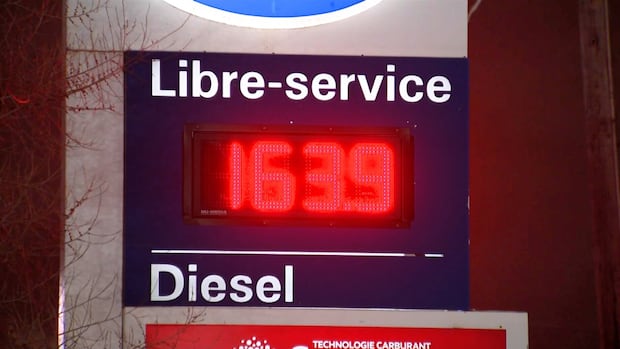 Last carbon tax rebate arrives Tuesday, but Finance Canada won't say how much it costs
