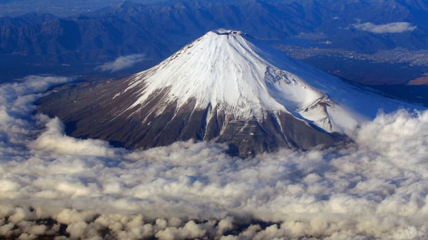 Man rescued twice from Japan's Mount Fuji had returned to search for his cellphone