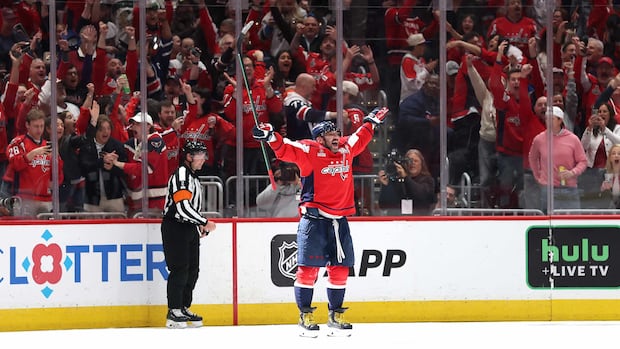 Ovechkin ties Gretzky's once-unthinkable NHL career goals record with No. 894