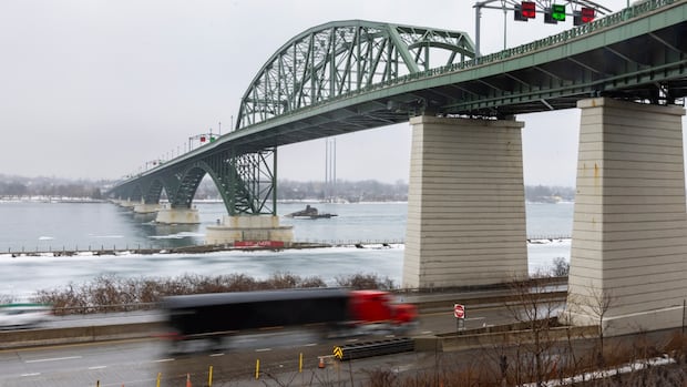 Peace Bridge duty-free shop goes into receivership as cross-border travel plummets