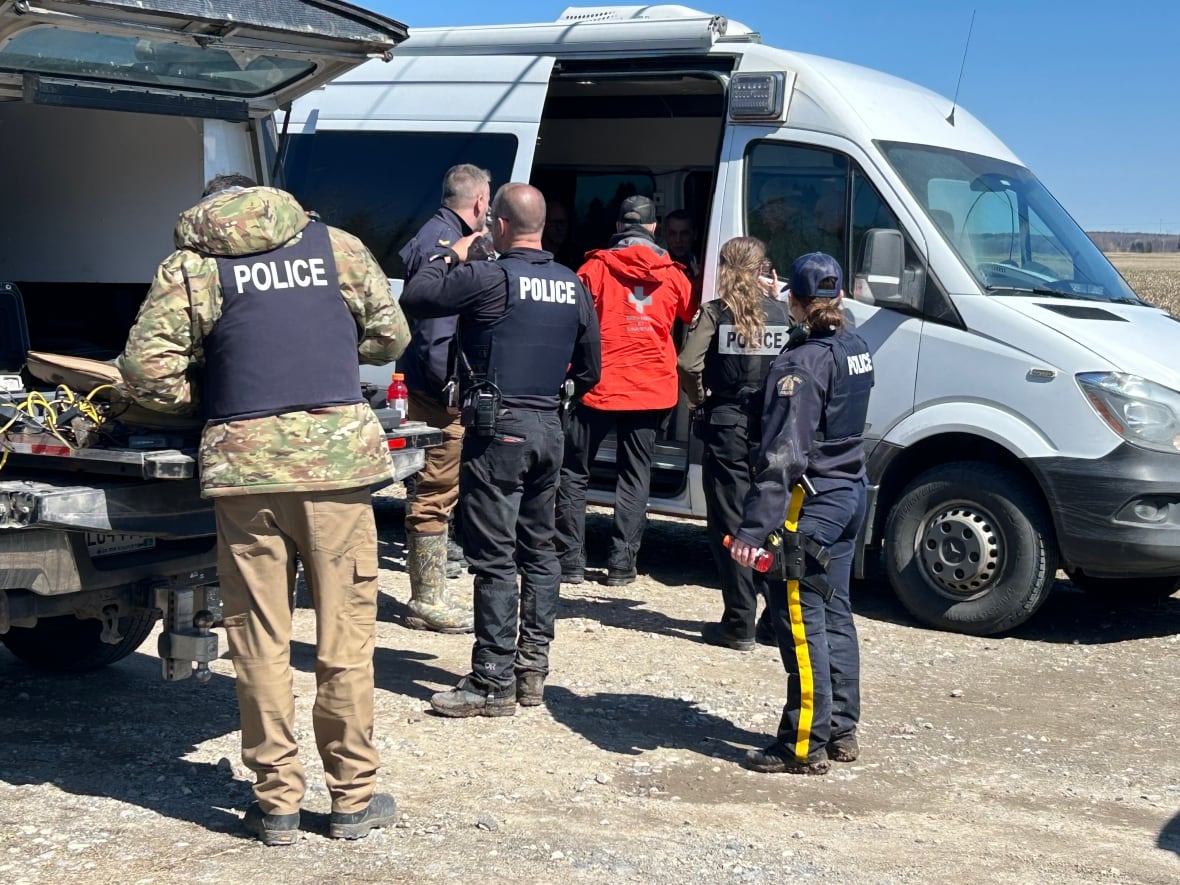 Search is over for woman, 2 young children near Quebec-U.S. border