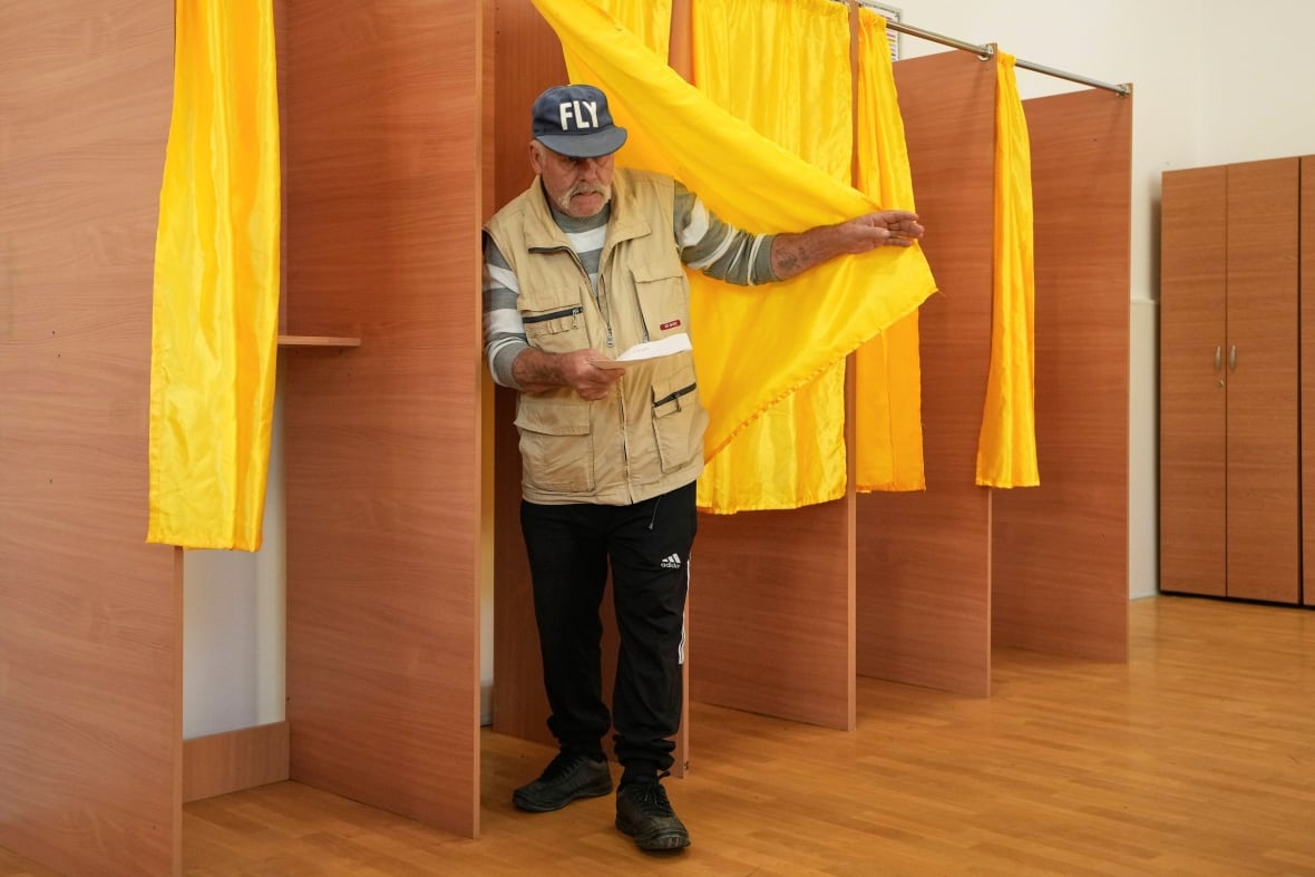 After 2024 results voided, hard-right Romanian presidential candidate wins 1st round redo