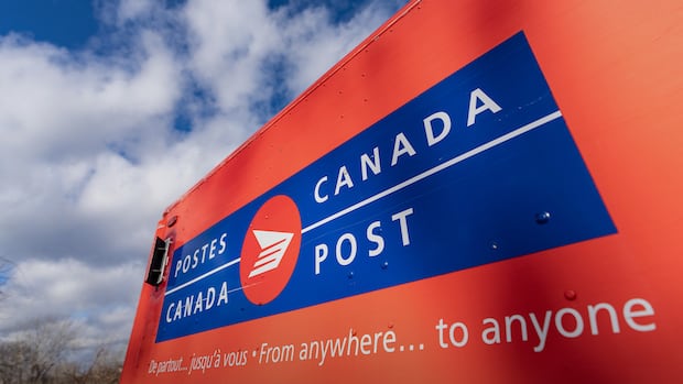 Canada Post to meet with union Sunday amid national overtime ban by mail workers