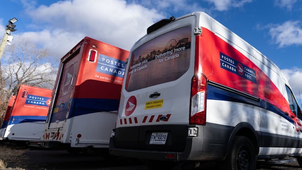 Canada Post warns of service delays after union opts for overtime ban