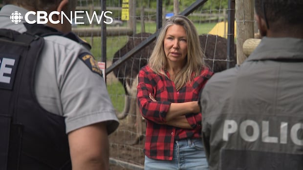 Dr. Oz, billionaire John Catsimatidis offer to take B.C. ostriches ordered killed due to avian flu