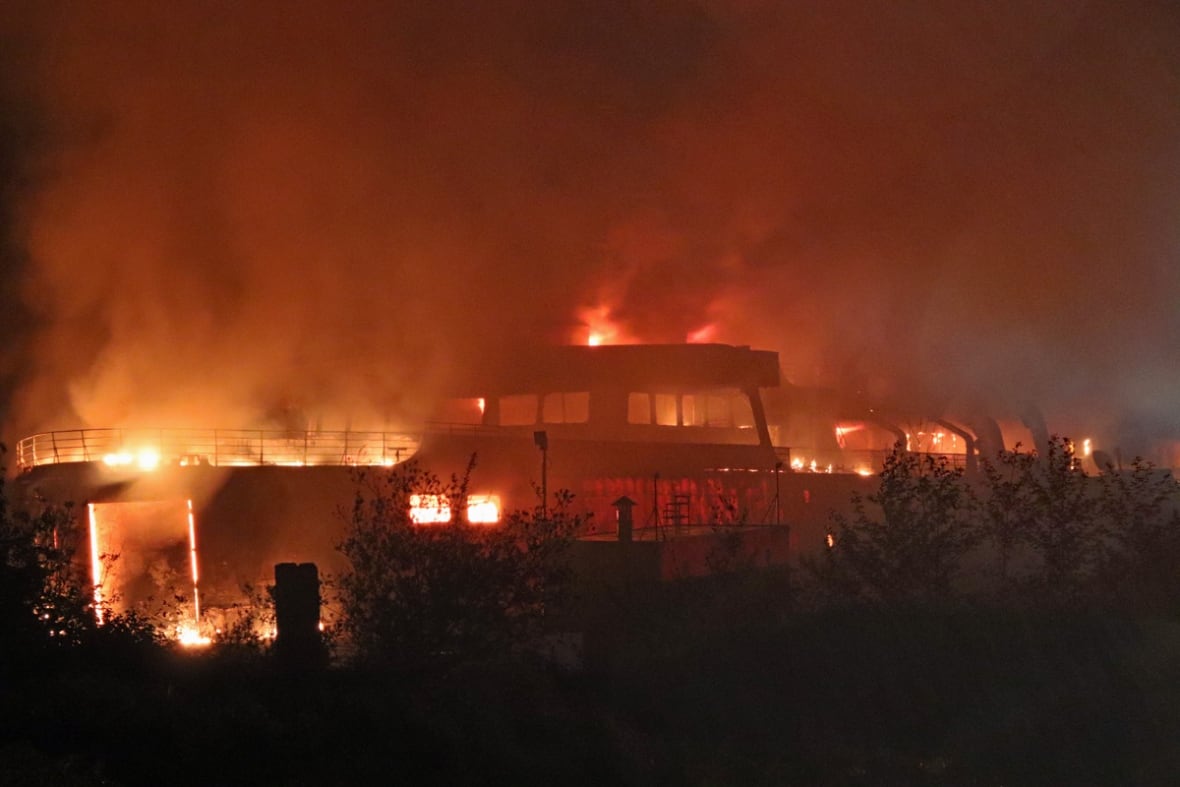Fire on derelict vessel in Mission, B.C., leads to shelter-in-place order