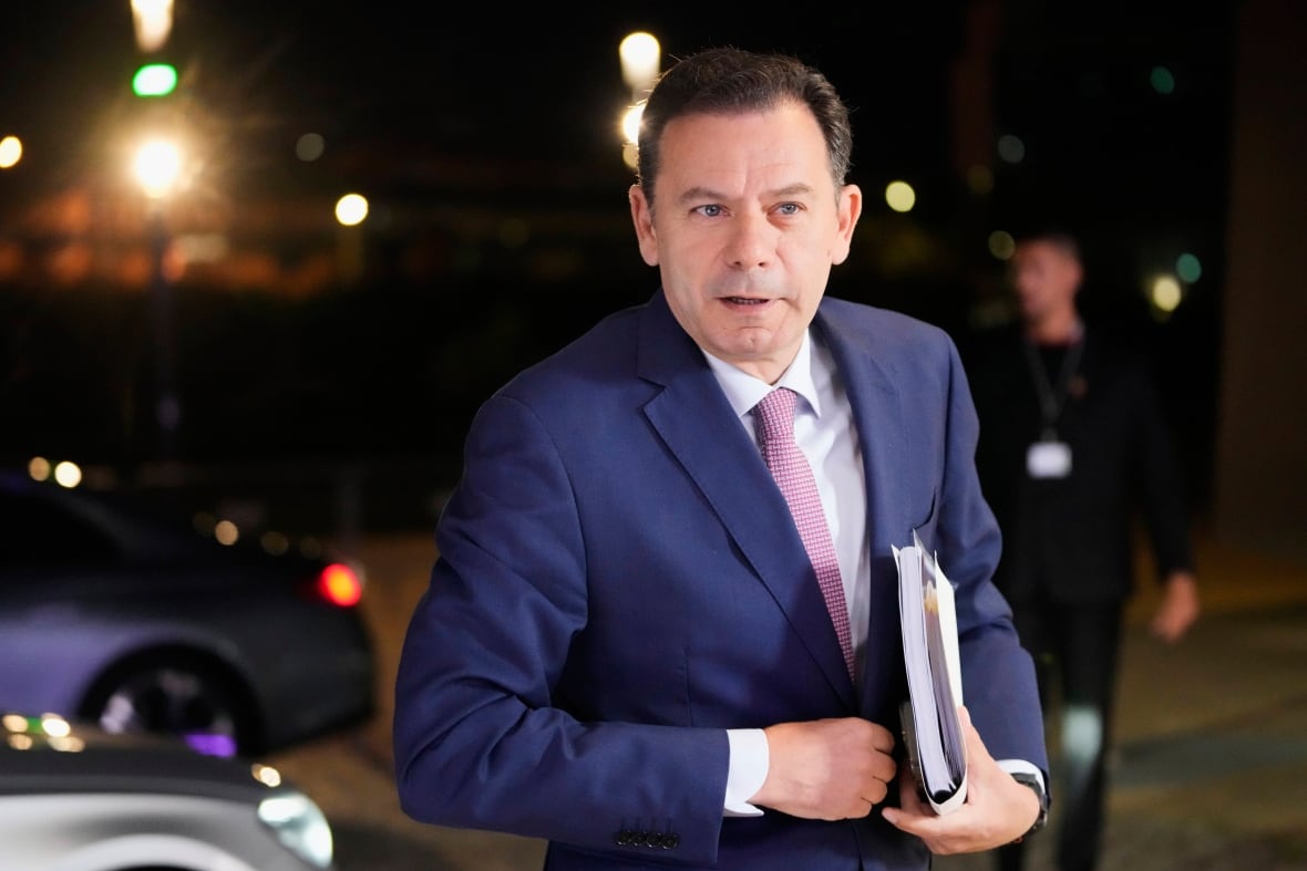 Portugal to expel 18,000 foreigners. Its PM says it's not about the election â or Trump