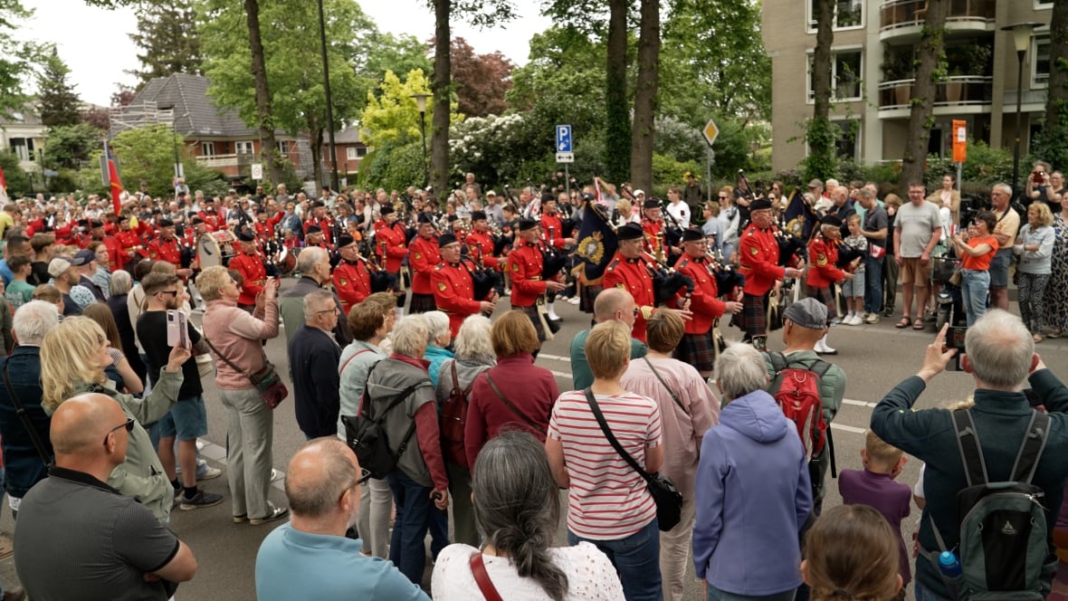 Remarkable scenes of gratitude greet Canadian war veterans in the Netherlands