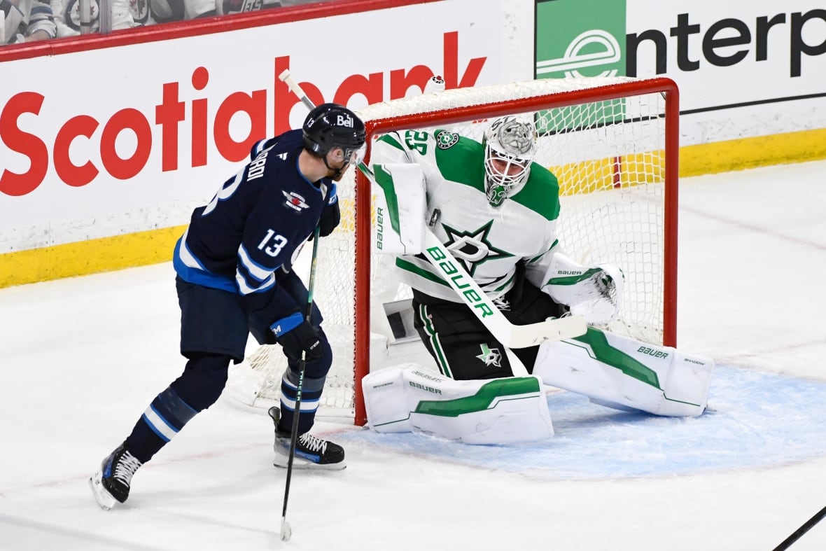 Stars take 3-2 victory over Jets in Game 1 of second round