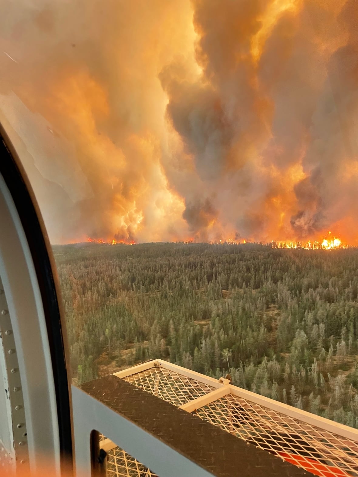 'Wall of fire' in Manitoba park brings 'devastating' end to friends' camping trip