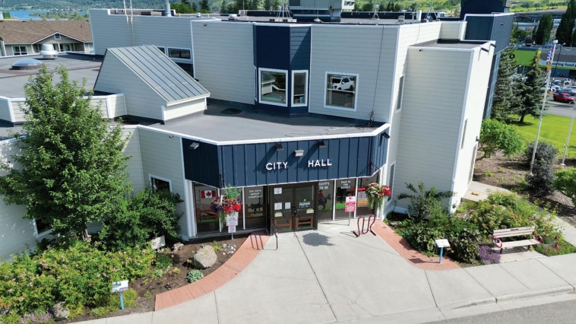 B.C. sends extra police to small community in response to council's state of emergency proposal