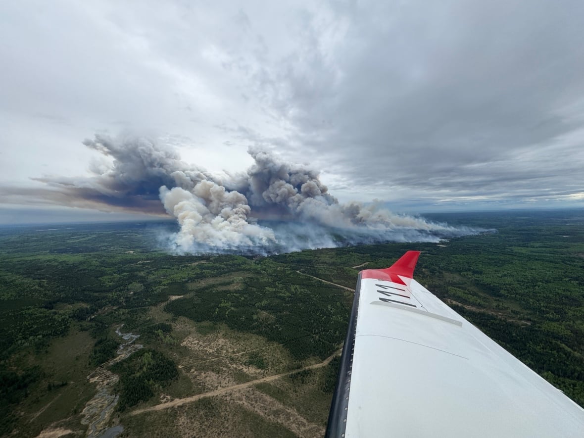 B.C. wildfire fighters experience slight reprieve, but more wind on horizon