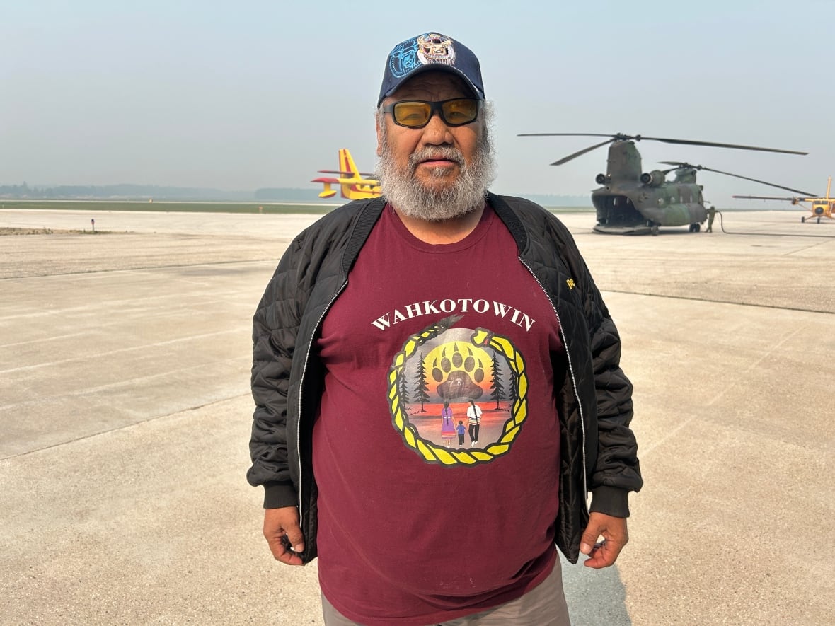 Evacuation ramps up in Pukatawagan as larger aircraft arrive at northern Manitoba airport