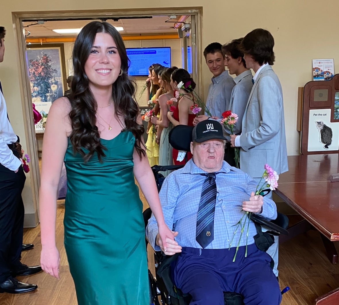 Grad party at long-term care home gives new meaning to 'senior prom'