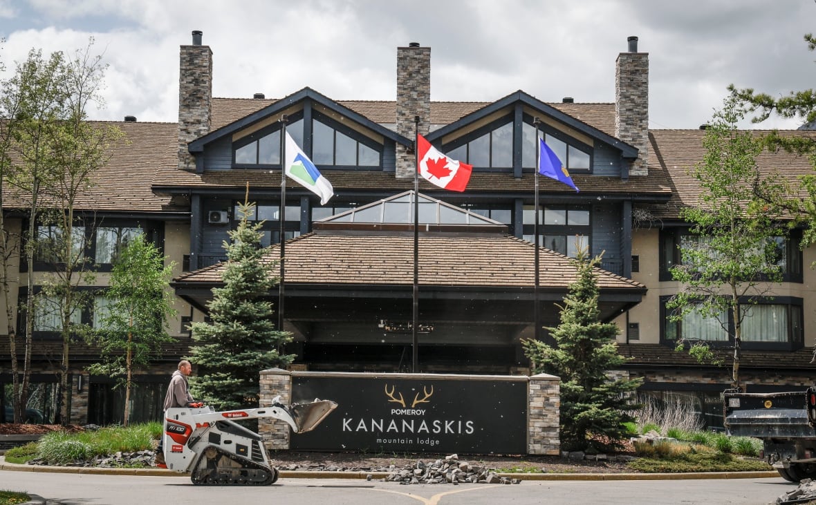 Grizzly bears, cougars, sheep and deer met without incident during G7, officials say