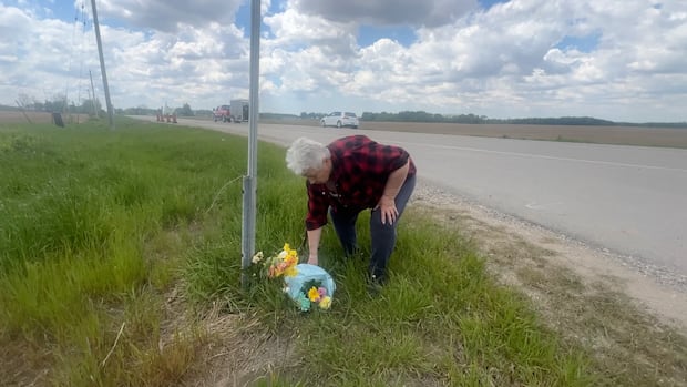 Joint funeral held for 2 teens killed in crash near London, Ont., that left 5 dead