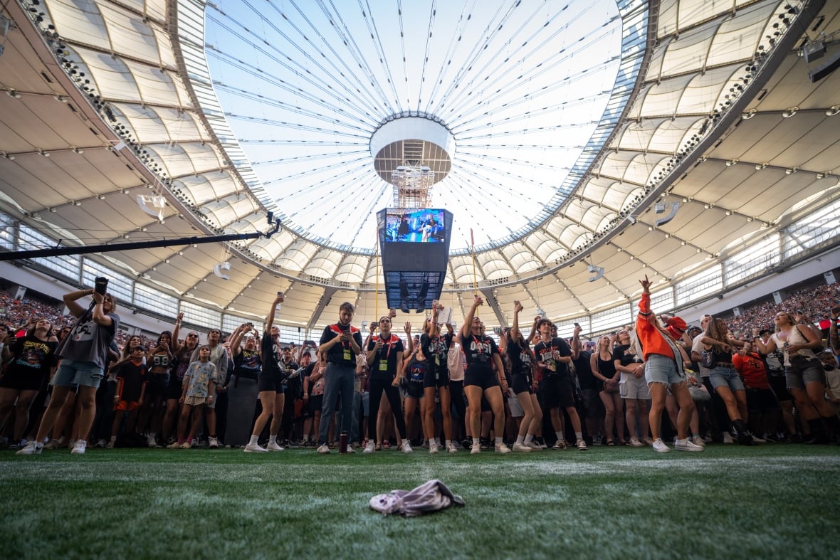 Legendary rapper Snoop Dogg performs ahead of B.C. Lions home opener