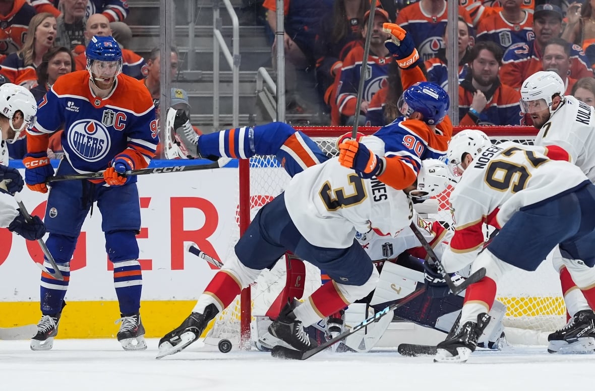 Panthers lead Oilers 4-3 after two periods in Game 2 of Stanley Cup finals