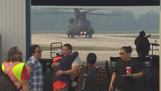 Pukatawagan residents arrive in Winnipeg as evacuation continues