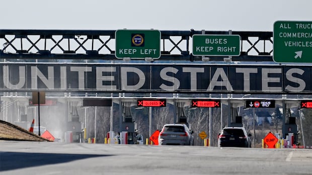 U.S. ambassador says Canadian travellers facing device searches, detainment 'not a pattern'