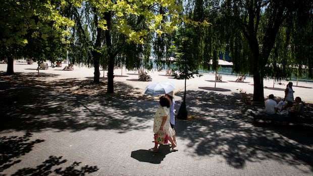 Air quality in Toronto among worst in the world Monday, as Environment Canada issues heat warning