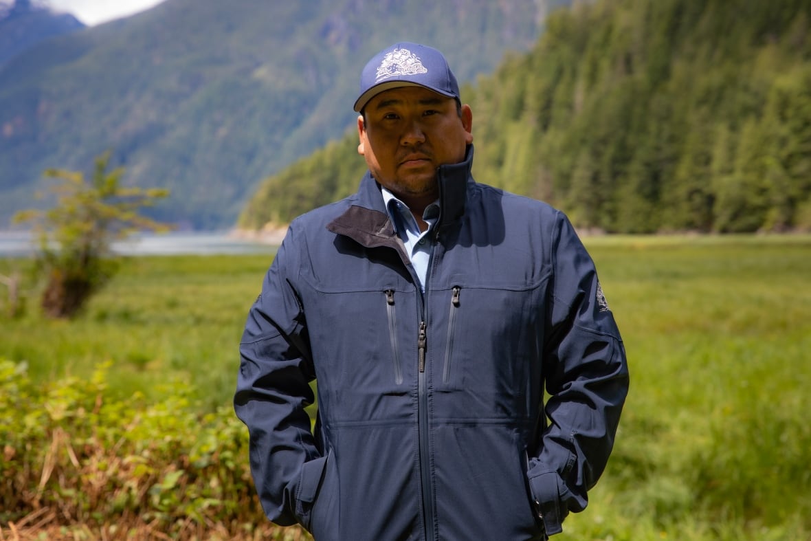 B.C. government's plan to relocate a grizzly bear on an island was kept secret. Residents are asking why