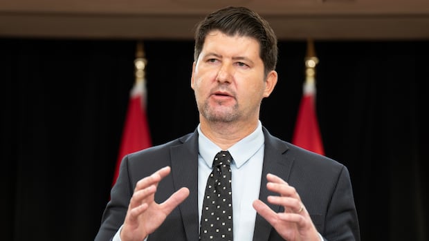 Decades-old problems are plaguing federal contracting system, watchdog says