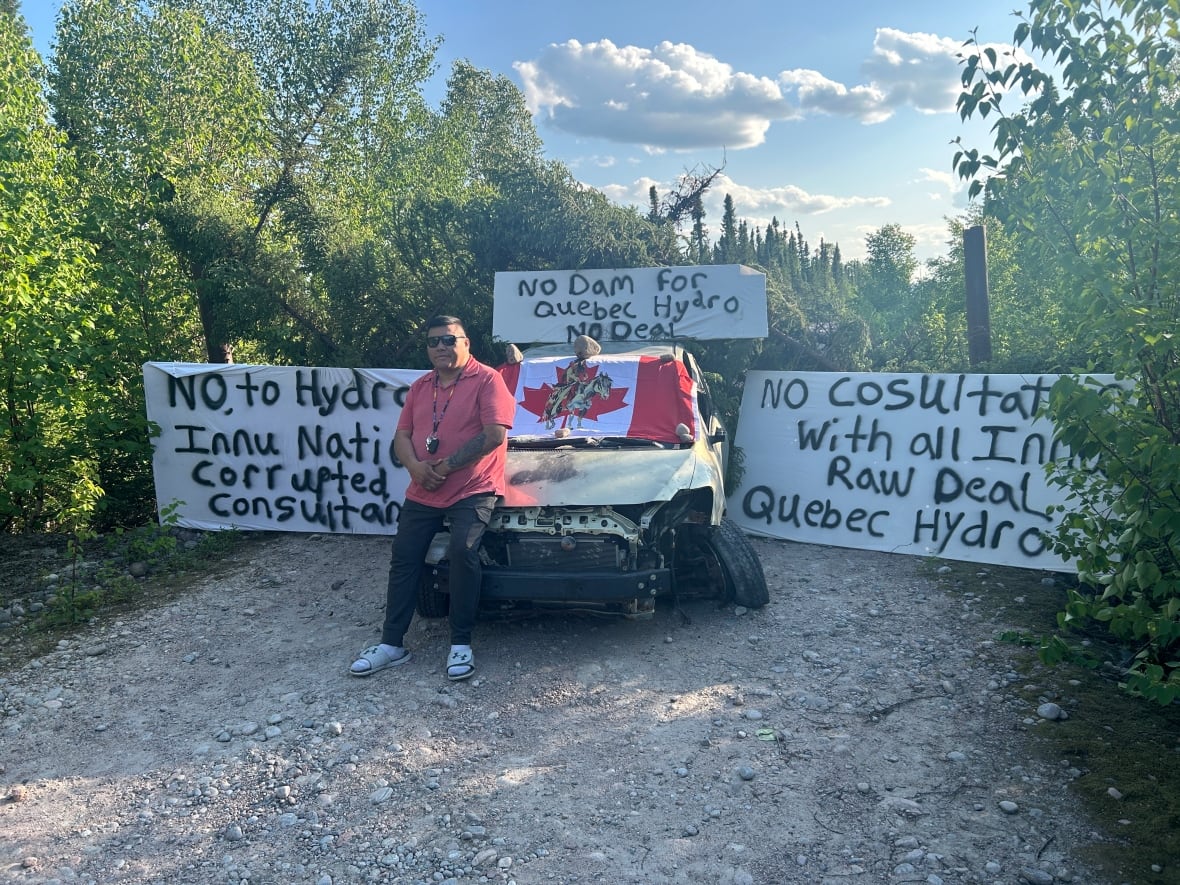 Hydro-QuÃ©bec suspends survey work at Labrador's Gull Island as Innu protesters block access