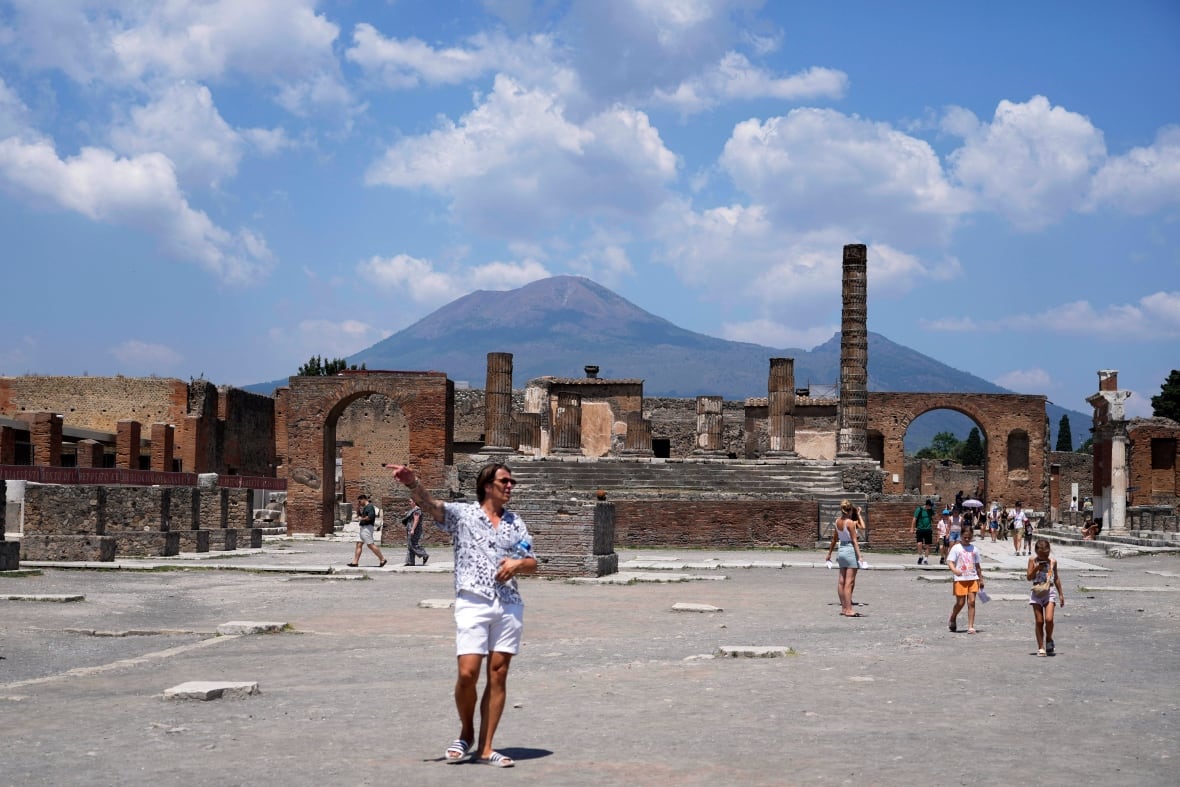 IN PHOTOS | Ancient Roman mosaic returns to Pompeii after being looted by the Nazis