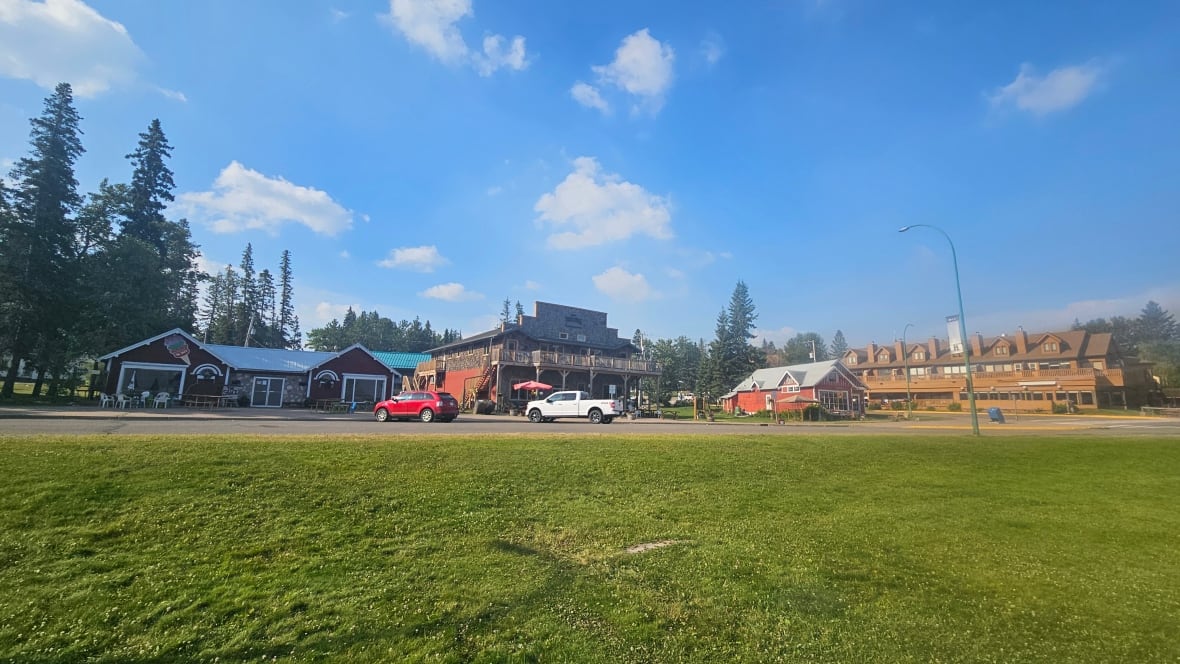'It's like a ghost town': Sask. resort village businesses take hit after wildfire emergency pre-alert