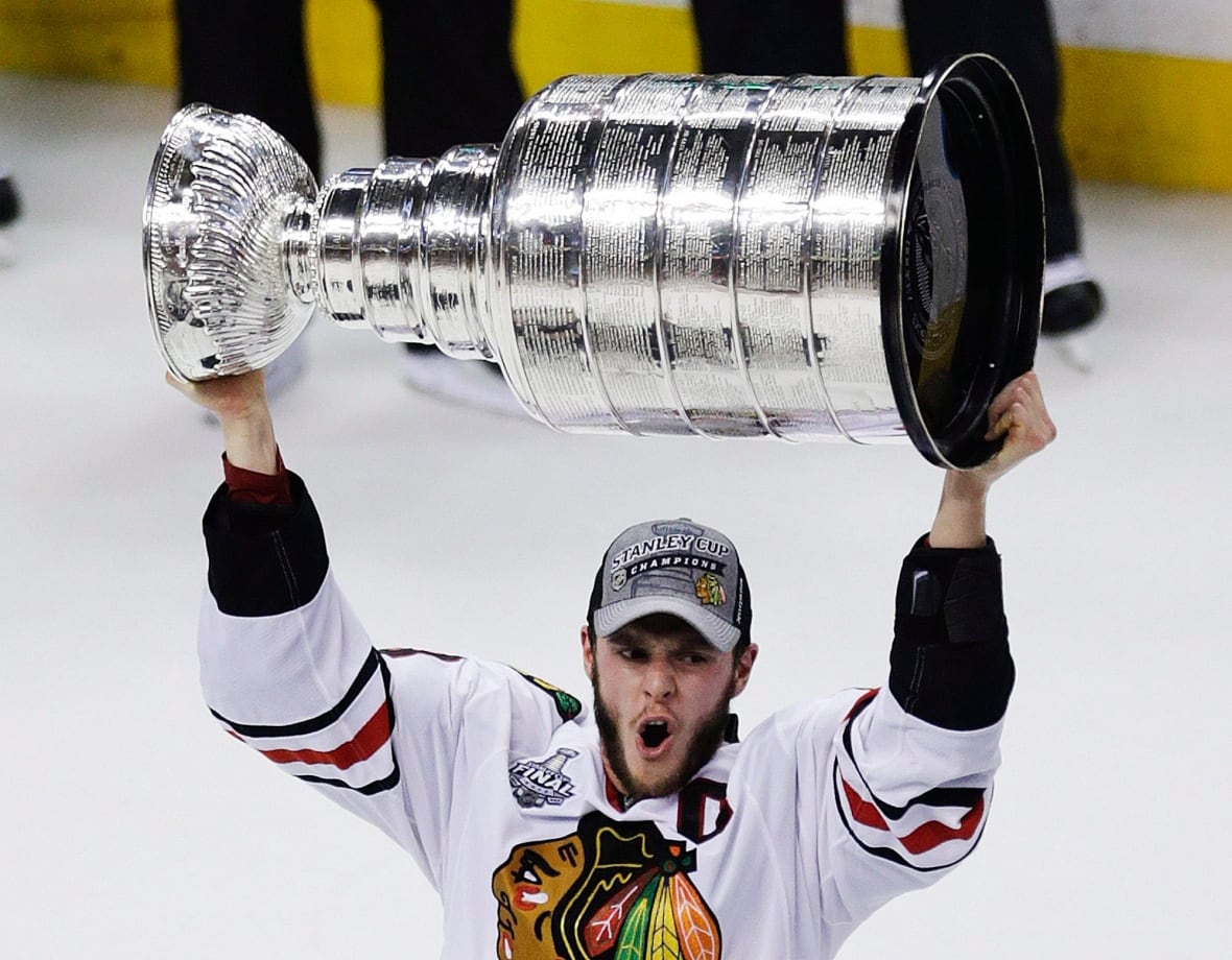 Jonathan Toews's healing journey: From long COVID back to the NHL