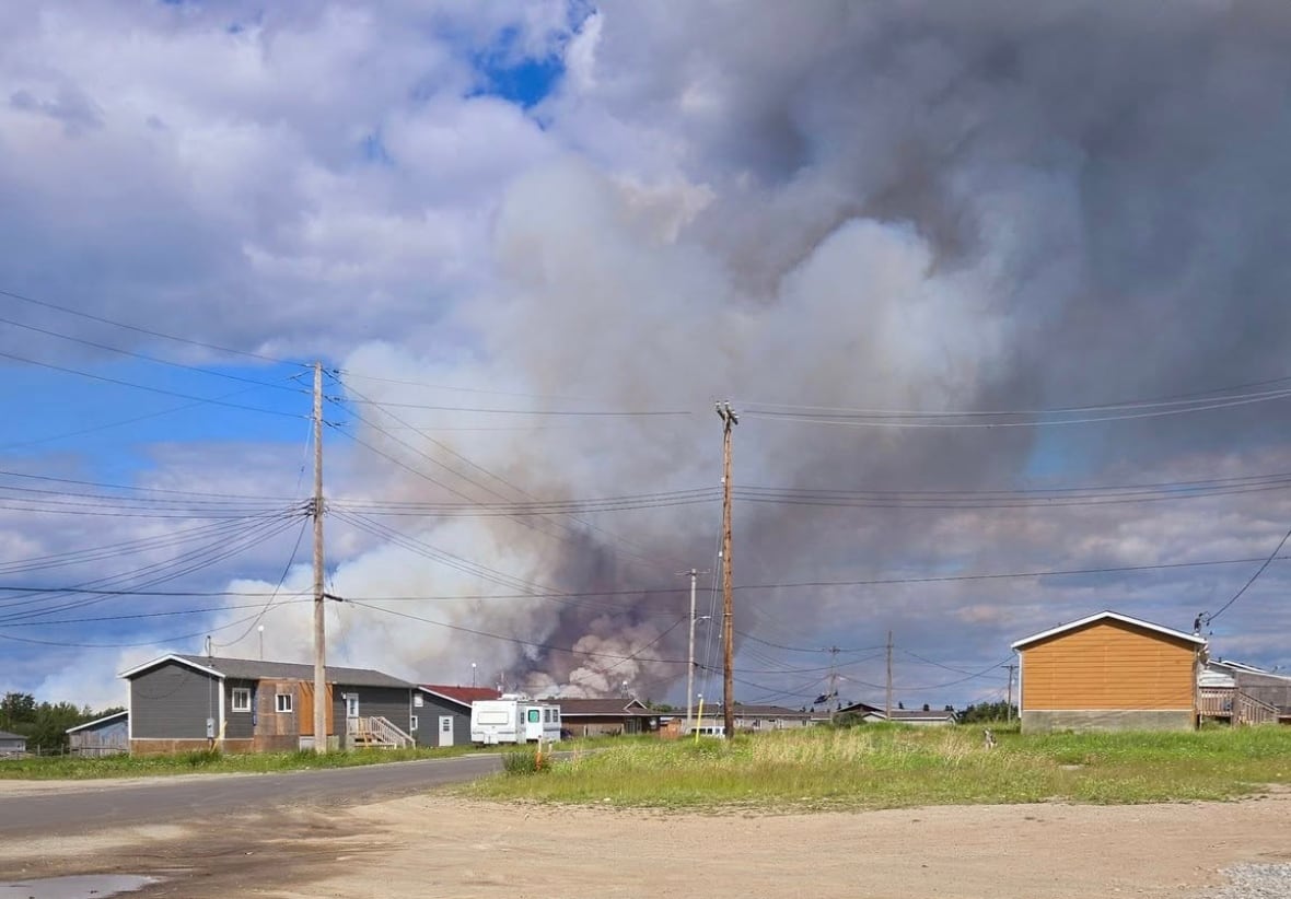 Lightning strikes behind latest uptick in northern Manitoba wildfires prompting alerts, evacuations