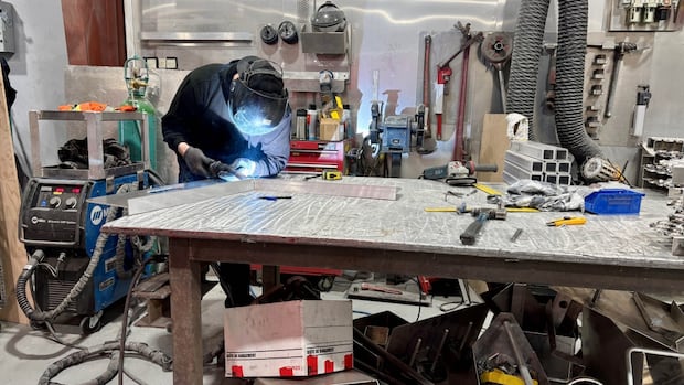 Quebec manufacturers urging federal government to let temporary foreign workers already here stay