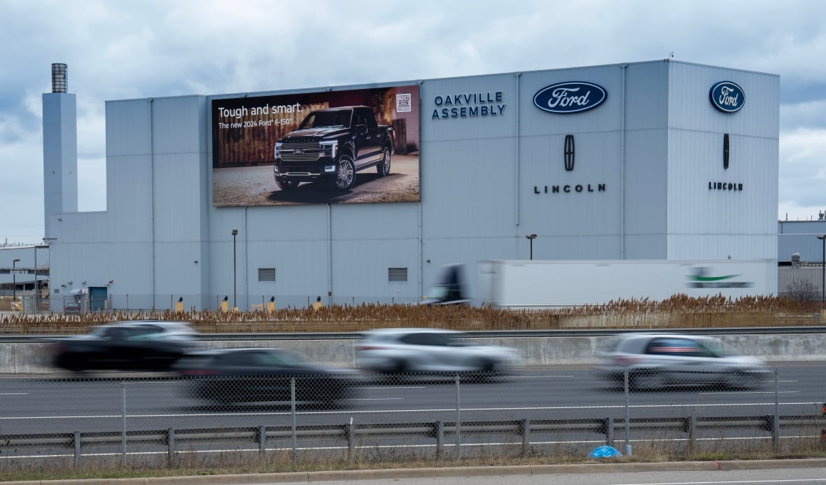 As Detroit 3 automakers report tariff blows, experts say a trade deal is the only solution