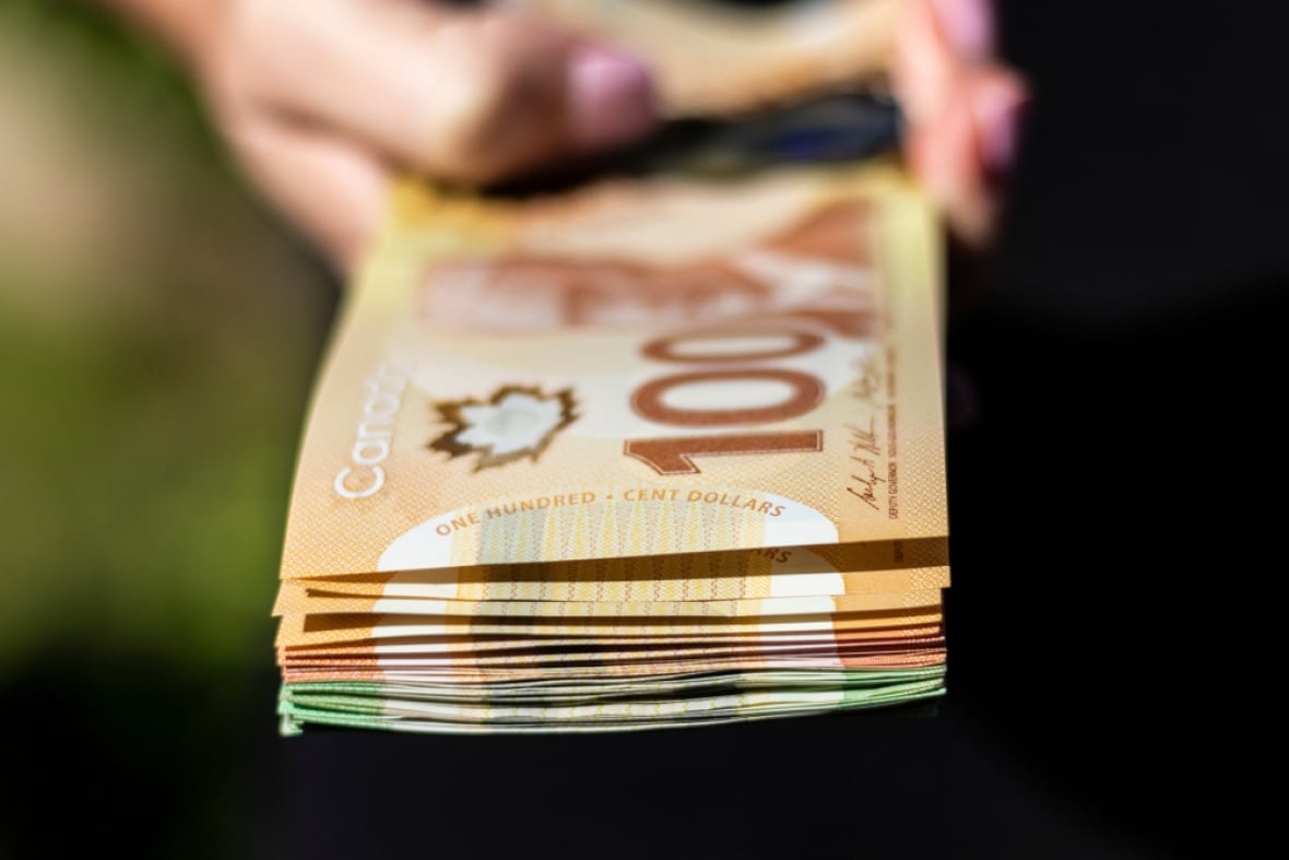 B.C. karaoke bartender faces possible prison time for laundering $500K in undercover sting