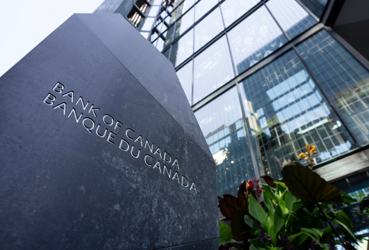 Canadian economy shrinks 1.6% in 2nd quarter as U.S. tariffs squeeze exports