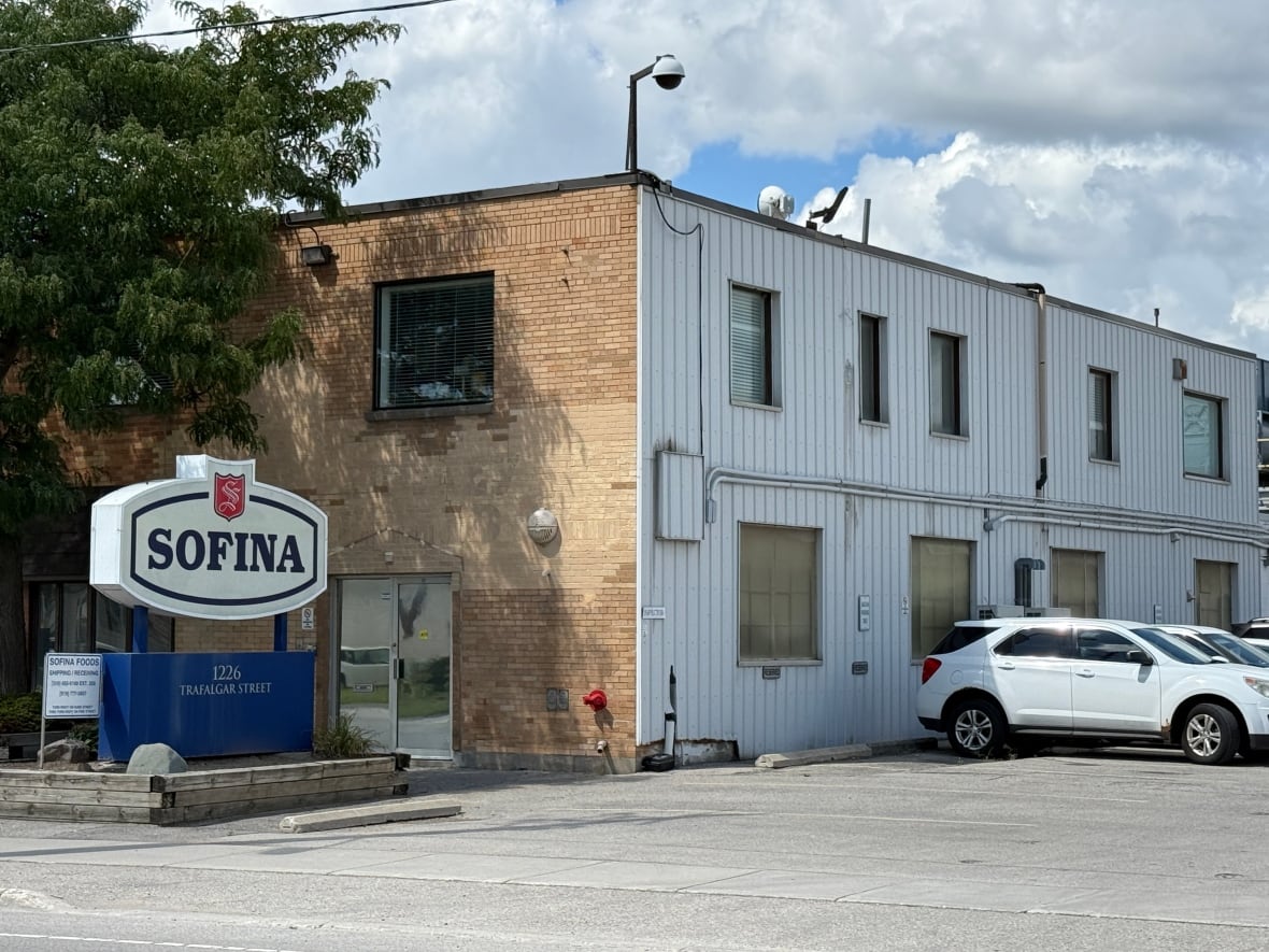 Deadly legionnaires' outbreak in London, Ont., linked to meat-processing plant as more become sick