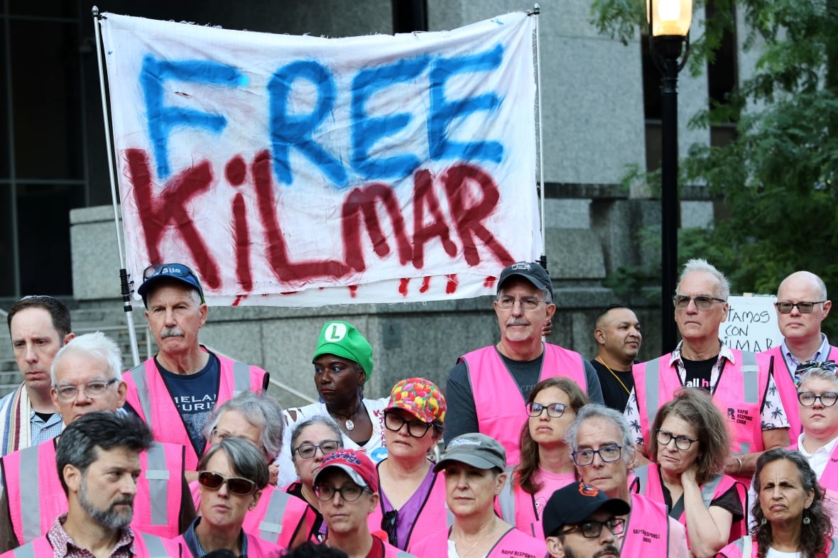 Kilmar Abrego Garcia in U.S. government custody again, as lawyers fight deportation to Uganda