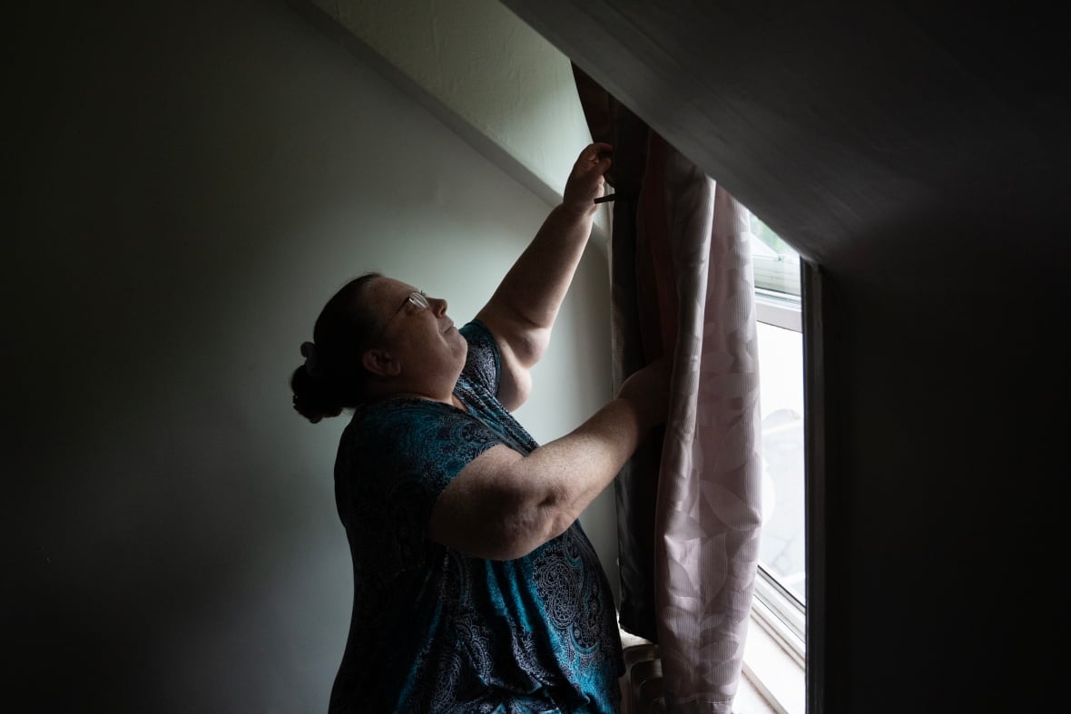 Low-income renters press governments for ways to cool apartments in heat waves