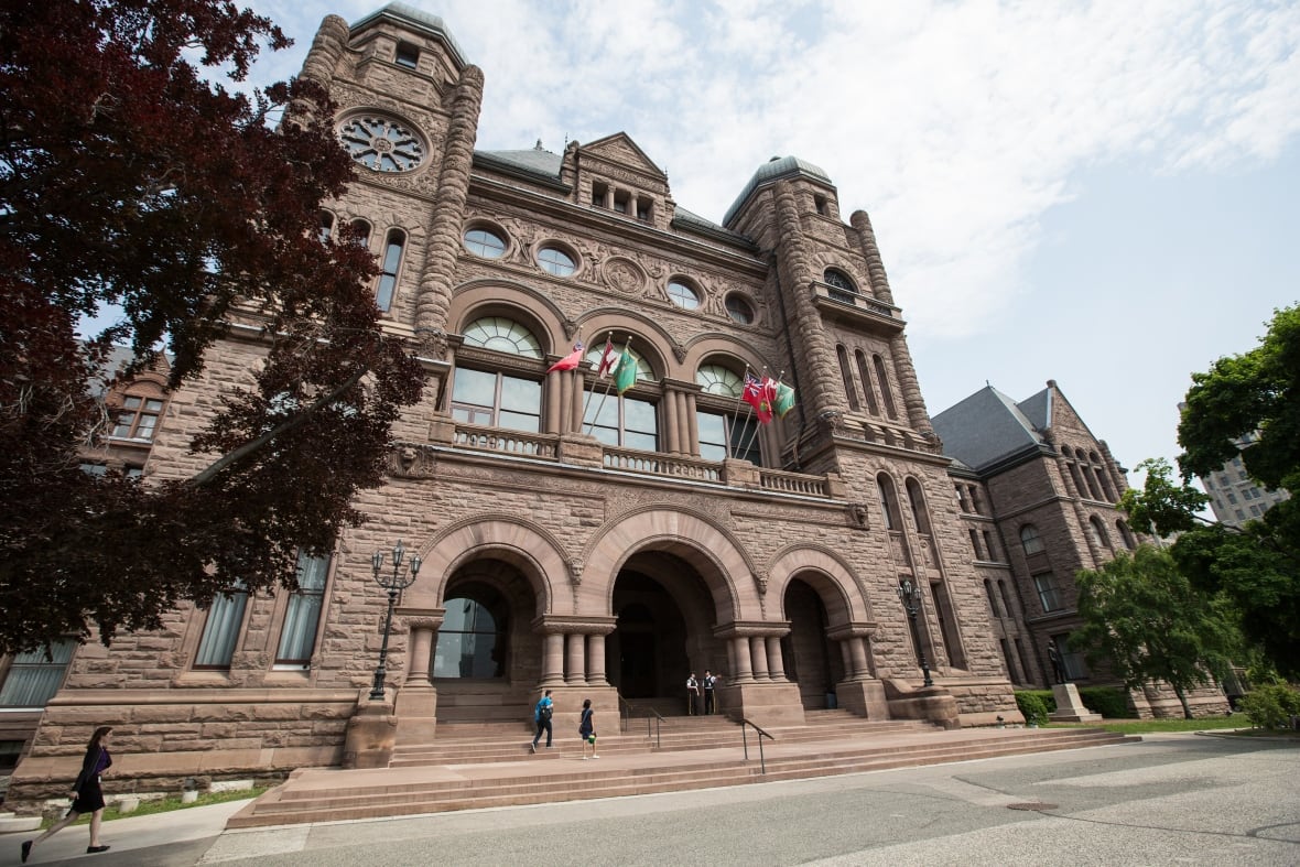 Ontario couple whose teenage son died after 8-hour wait in ER calls for law reform