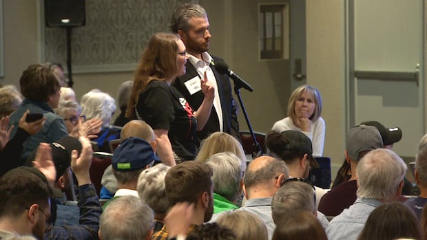 Town hall to debate Alberta's future faces polarized crowd in Edmonton
