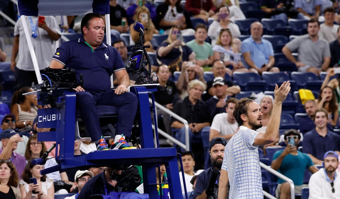 What the heck just happened at the U.S. Open? Mayhem in the crowd as Medvedev melts down