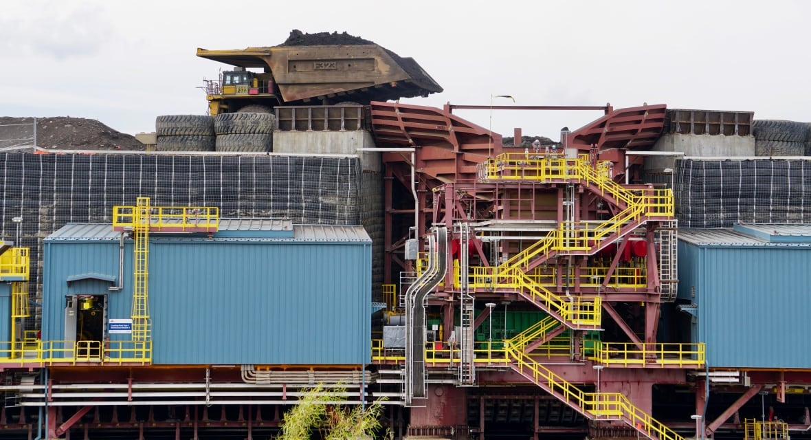 Alberta changes carbon tax program to let companies avoid provincial emissions fees