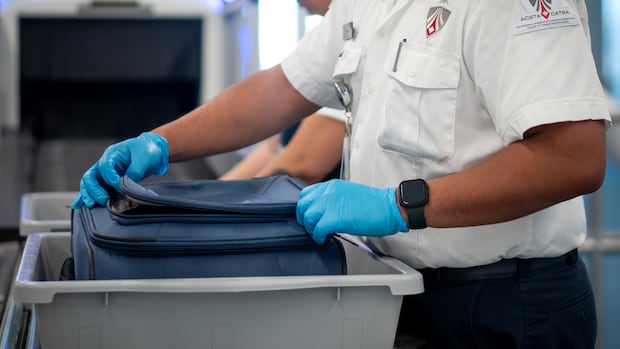 Calgary airport security screeners at 'breaking point' over poor working conditions, union says