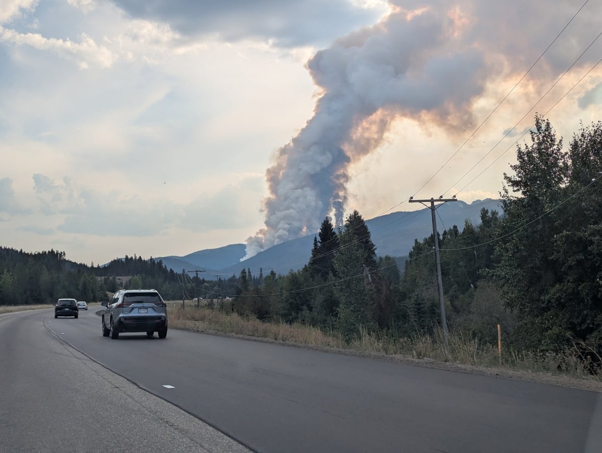 Coquihalla Highway remains closed by B.C. wildfire as Highway 20 east of Bella Coola reopens