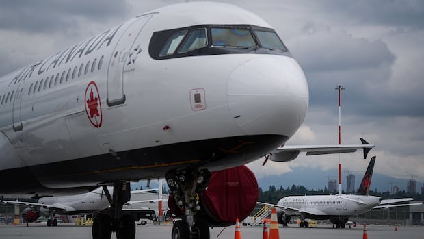 Flight attendants overwhelmingly vote against Air Canada wage offer
