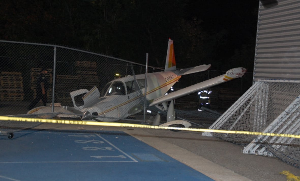Small plane crashes in east end Toronto field